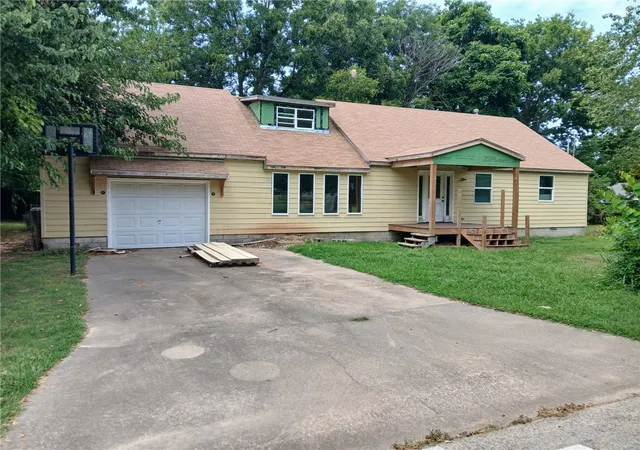 3rd image of 208 Quandt Ave, Springdale, AR 72764 | MLS# 1357049