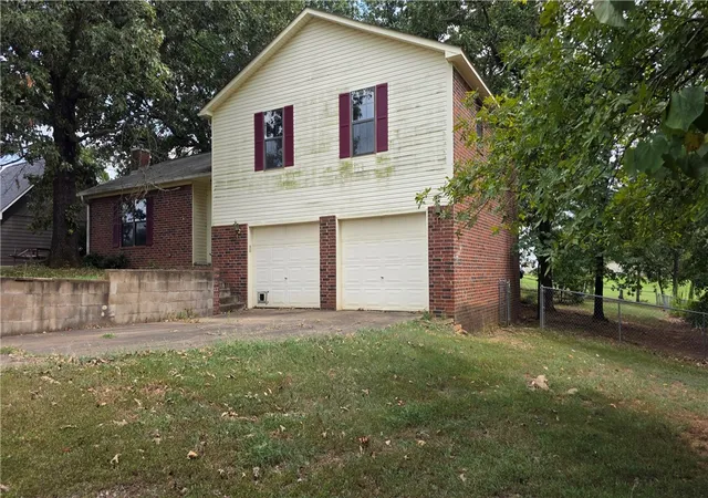 3rd image of 8 Mockingbird Ln, Clarksville, AR 72830 | MLS# 1357058