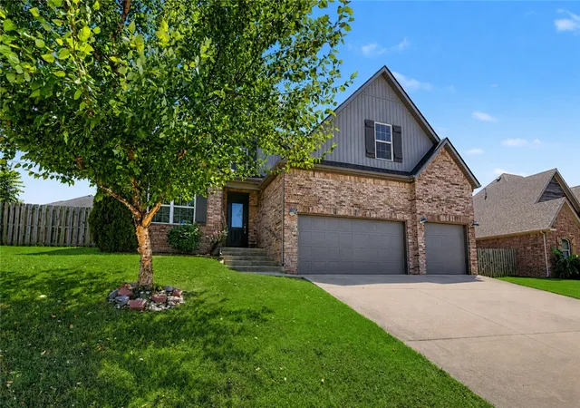 2nd image of 1701 Abbey Ln, Centerton, AR 72719 | MLS# 1357077