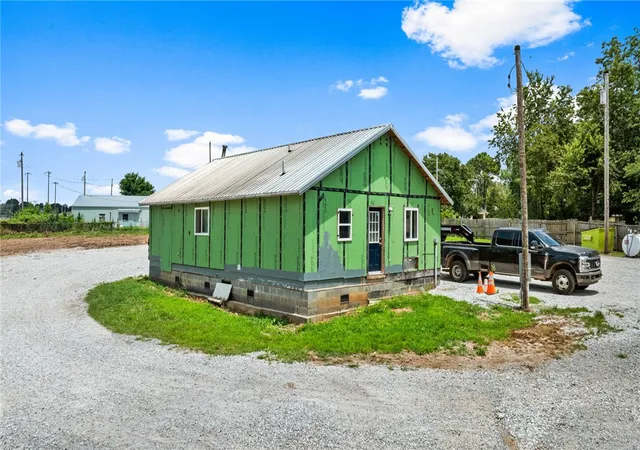 5th image of 695 Meadowmere Ln, Gravette, AR 72736 | MLS# 1357125