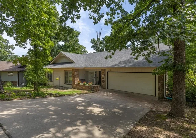 1st image of 14 Glenbarr Cir, Bella Vista, AR 72715 | MLS# 1357139