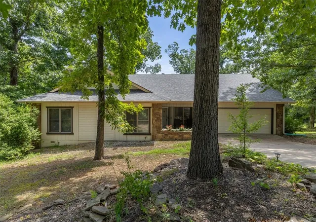 3rd image of 14 Glenbarr Cir, Bella Vista, AR 72715 | MLS# 1357139