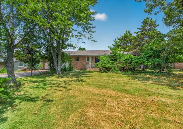 1st image of 1117 Ridgeway Dr, Fayetteville, AR 72701 | MLS# 1356779