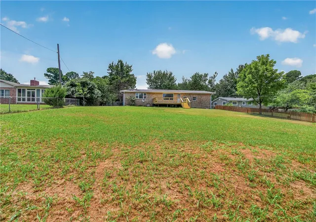 Photo 4 of Single family home for sale at 1117 E Ridgeway Dr, Fayetteville, AR 72701 | MLS# 1356779 | Listing updated on 2026-07-30
