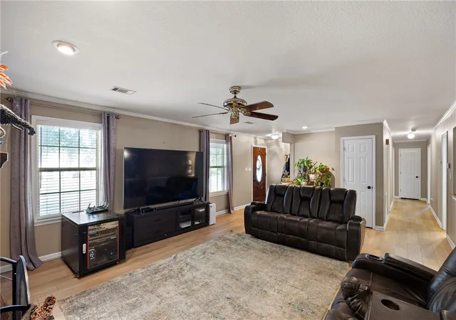 5th image of 153 Channel Cir, Russellville, AR 72802 | MLS# 1356942