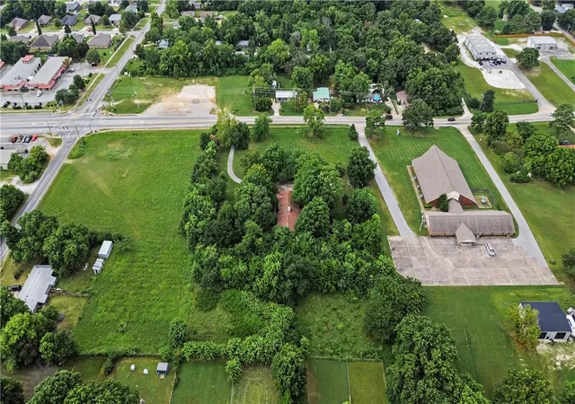 3rd image of 6480 W Wedington Dr, Fayetteville, AR 72704 | MLS# 1357211
