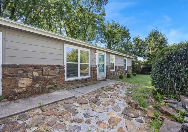 2nd image of 882 N 54th Ave, Fayetteville, AR 72704 | MLS# 1356224