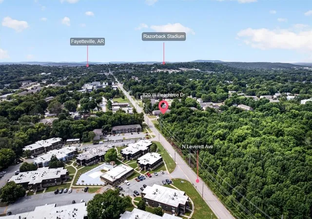 3rd image of 820 Peachtree Dr, Fayetteville, AR 72703 | MLS# 1357221