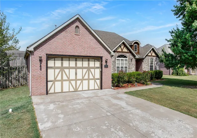 2nd image of 741 Sienna Dr, Centerton, AR 72719 | MLS# 1356794