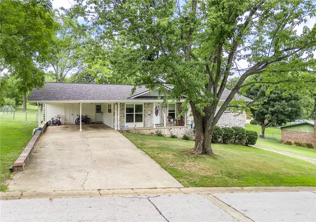 2nd image of 106 Graham St, Harrison, AR 72601 | MLS# 1357311