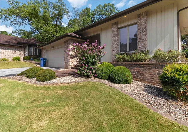 2nd image of 6 Teresa Dr, Bella Vista, AR 72715 | MLS# 1357195