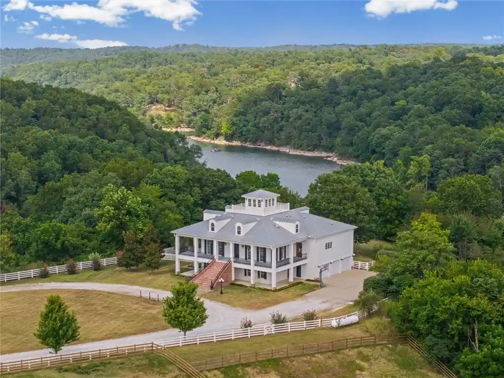 Single family home for sale at 14092 Lake Point Dr, Lowell, AR 72745 | MLS# 1357194