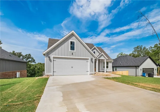 3rd image of 32 S Cheshnut Dr, Bella Vista, AR 72714 | MLS# 1357339
