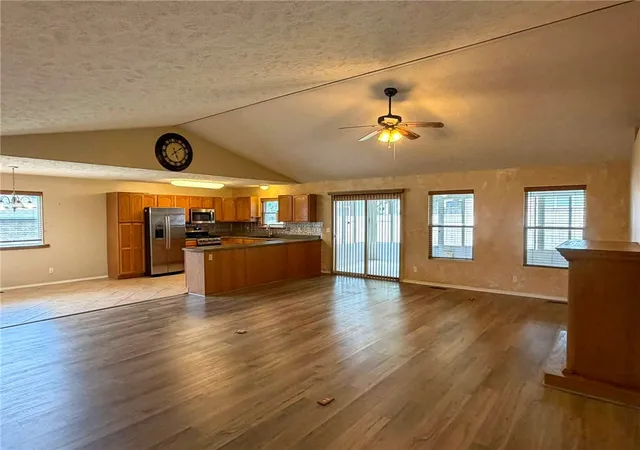 2nd image of 1364 Hampshire Cir, Mountain Home, AR 72653 | MLS# 1357294