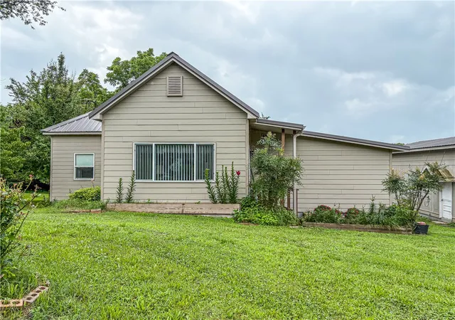 2nd image of 504 Mclean Ave, Cotter, AR 72626 | MLS# 1357364