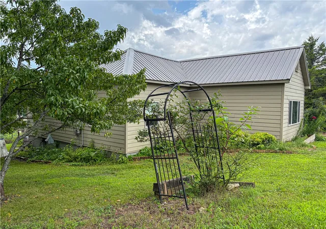 3rd image of 504 Mclean Ave, Cotter, AR 72626 | MLS# 1357364