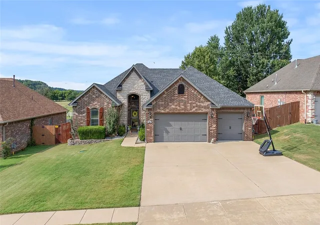 2nd image of 201 Pebble Beach Dr, Cave Springs, AR 72718 | MLS# 1356797