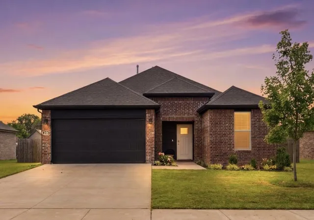 1st image of 460 N Goose Xing, Farmington, AR 72730 | MLS# 1357398
