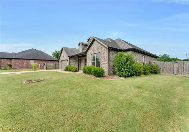 2nd image of 2289 Stonemill Dr, Fayetteville, AR 72701 | MLS# 1356211