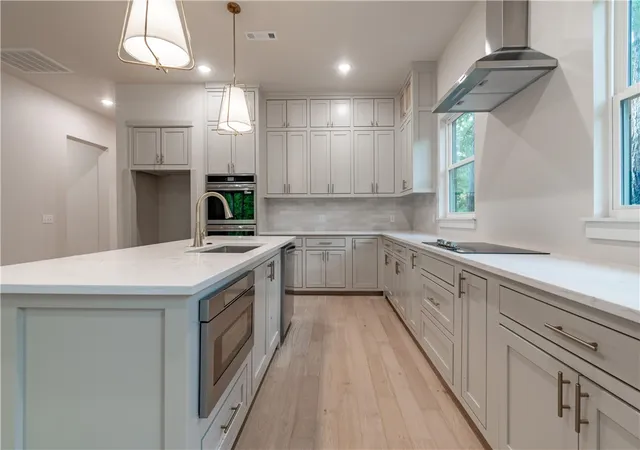 Photo 3 of Single family home for sale at 308 S Happy Holw Rd, Fayetteville, AR 72701 | MLS# 1357421 | Listing updated on 2026-10-04