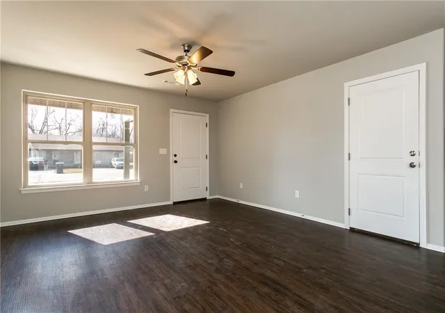 2nd image of 1743 E Central St, Siloam Springs, AR 72761 | MLS# 1357434