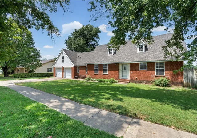 2nd image of 380 S Holly St, Siloam Springs, AR 72761 | MLS# 1357422