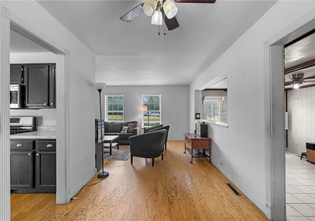 4th image of 380 S Holly St, Siloam Springs, AR 72761 | MLS# 1357422