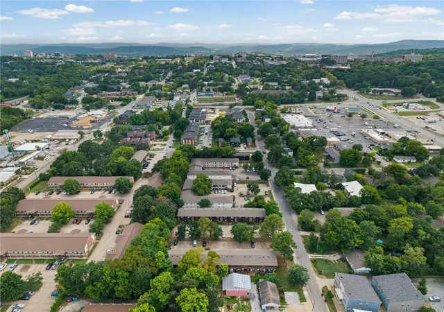 28th image of 1376 N Oakland Ave #1, Fayetteville, AR 72703 | MLS# 1357003