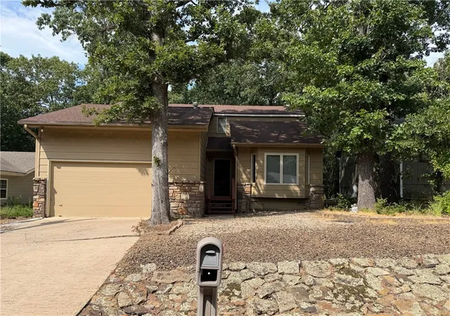 1st image of 8 Weston Ln, Bella Vista, AR 72715 | MLS# 1356809