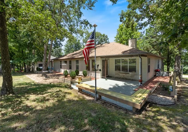 2nd image of 17 Saint Andrews Ln, Holiday Island, AR 72631 | MLS# 1357456