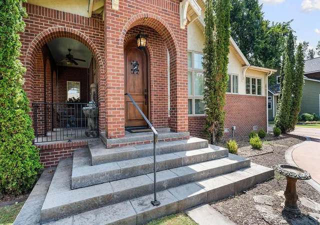 2nd image of 210 Nw F St, Bentonville, AR 72712 | MLS# 1357377