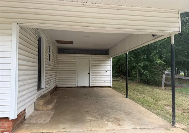 Photo 3 of Single family home for sale at 909 Riddell St, Clarksville, AR 72830 | MLS# 1357511 | Listing updated on 2026-08-03