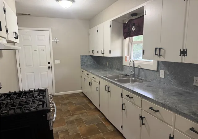Photo 4 of Single family home for sale at 909 Riddell St, Clarksville, AR 72830 | MLS# 1357511 | Listing updated on 2026-08-03