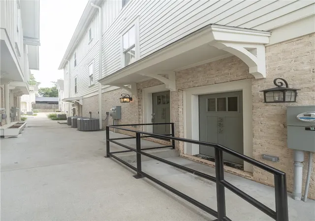 Photo 3 of Townhouse for sale at 382 S Hill Ave, Fayetteville, AR 72701 | MLS# 1357534 | Listing updated on 2026-09-16