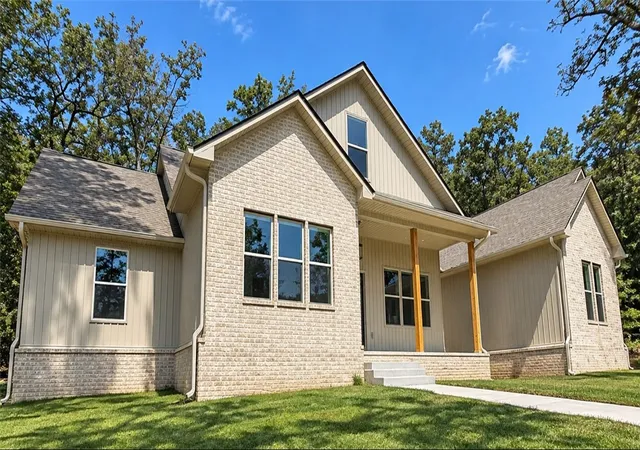 Photo 1 of Single family home for sale at 331 Channel Cir, Russellville, AR 72802 | MLS# 1357548 | Listing updated on 2026-10-06