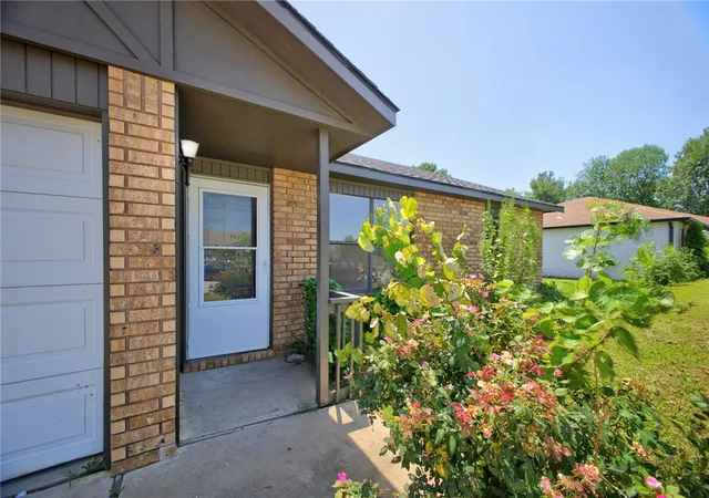 Photo 4 of Sale Pending at 1501 Thrush St, Springdale, AR 72764 | MLS# 1357643 | Listing updated on 2026-10-05