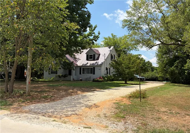 2nd image of 505 West Ave, Lincoln, AR 72744 | MLS# 1357654