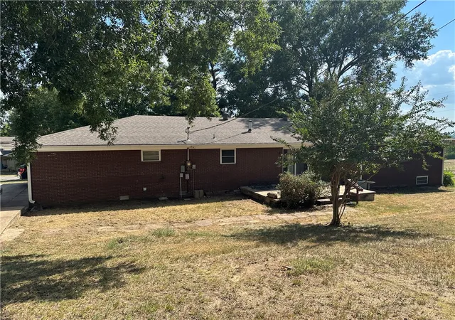 2nd image of 1201 Magnolia Dr, Morrilton, AR 72110 | MLS# 1357653