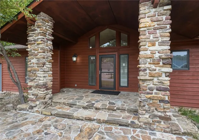 Photo 3 of Single family home for sale at 6 Fairway Dr, Holiday Island, AR 72631 | MLS# 1357603 | Listing updated on 2026-08-04