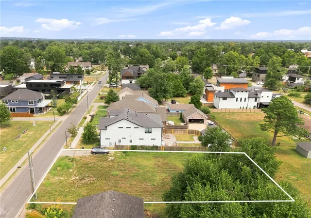 2nd image of 215 Sw F St, Bentonville, AR 72712 | MLS# 1357531