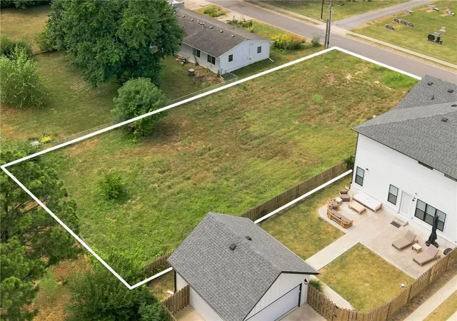3rd image of 215 Sw F St, Bentonville, AR 72712 | MLS# 1357531