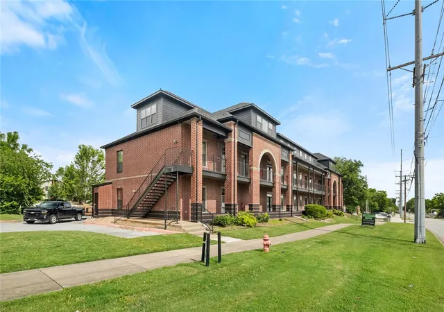 1st image of 1115 Leverett Ave #203, Fayetteville, AR 72703 | MLS# 1357532