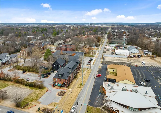 52nd image of 1115 Leverett Ave #203, Fayetteville, AR 72703 | MLS# 1357532