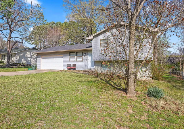 Photo 2 of Single family home for sale at 2224 Mockingbird Ln, Fayetteville, AR 72703 | MLS# 1357614 | Listing updated on 2026-08-04