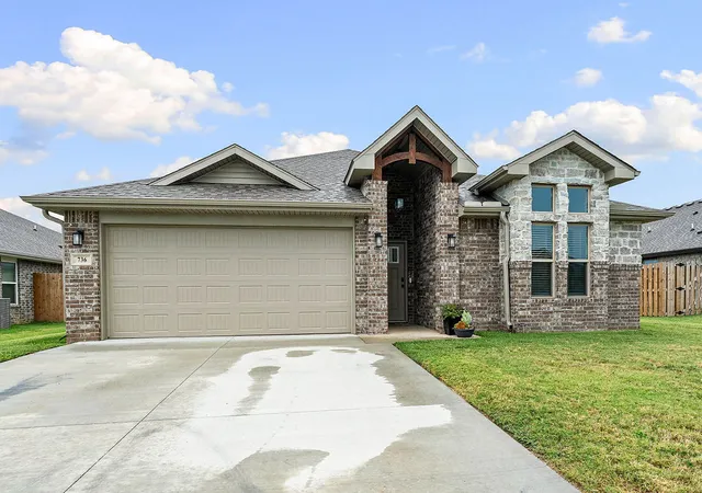 1st image of 736 Lewis St, Pea Ridge, AR 72751 | MLS# 1357685