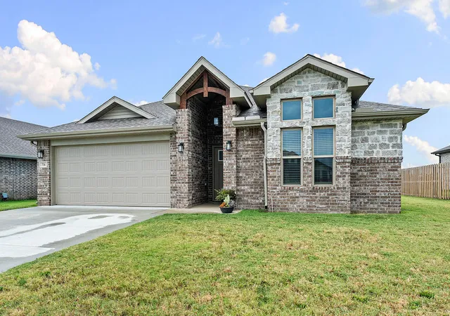 Photo 3 of Single family home for sale at 736 Lewis St, Pea Ridge, AR 72751 | MLS# 1357685 | Listing updated on 2026-08-04