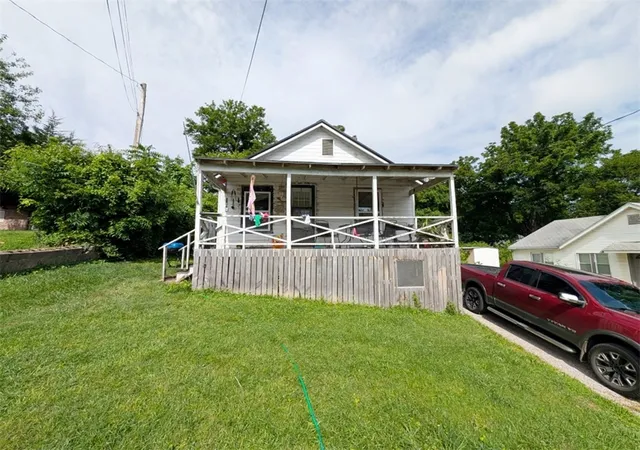 2nd image of 1112 N Spring St, Harrison, AR 72601 | MLS# 1357824