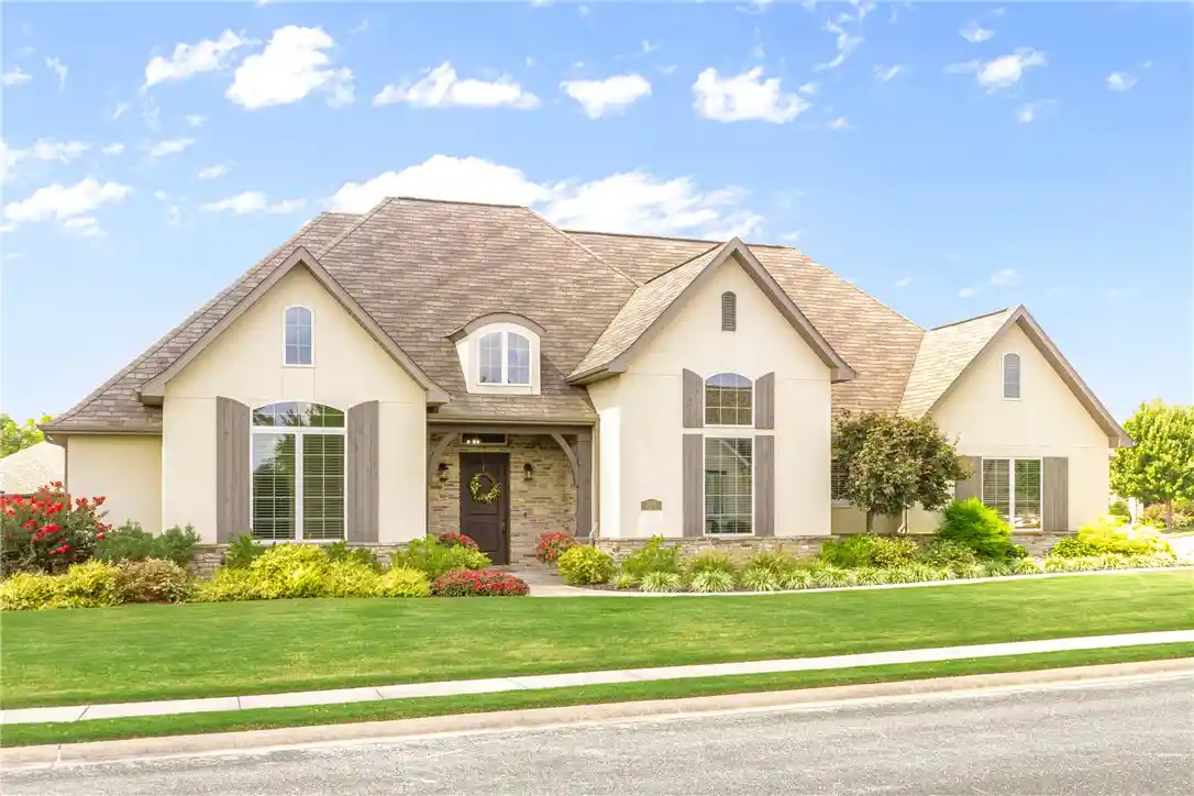 Single family home for sale at 500 Oakleaf Trl, Centerton, AR 72719 | MLS# 1357890