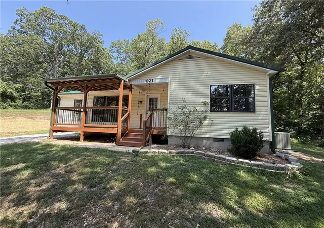 1st image of 821 E Washington Ave, Harrison, AR 72601 | MLS# 1357702