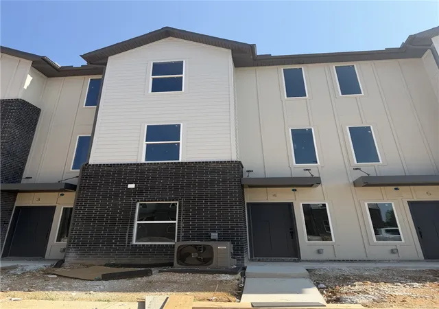 2nd image of 4237 W Sardinia Wy #4, Fayetteville, AR 72704 | MLS# 1357830